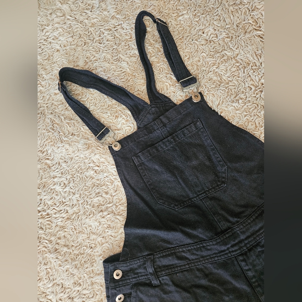 Forever 21+ - Overall Shorts - plus size 0x - black w/ distress design